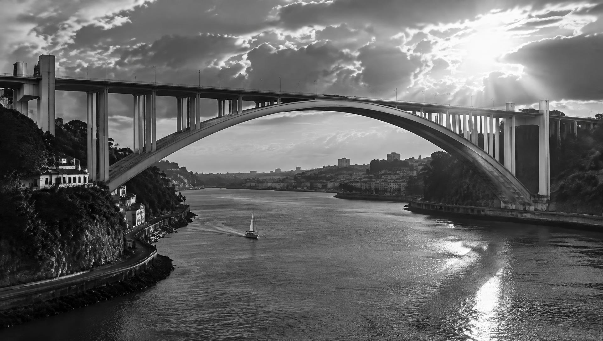 Arrábida bridge over the Douro, Porto